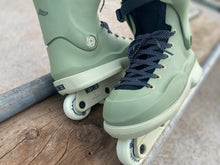 Load image into Gallery viewer, MESMER SKATES  - DOMINIC BRUCE PRO MODEL THRONE