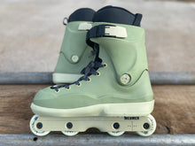 Load image into Gallery viewer, MESMER SKATES  - DOMINIC BRUCE PRO MODEL THRONE